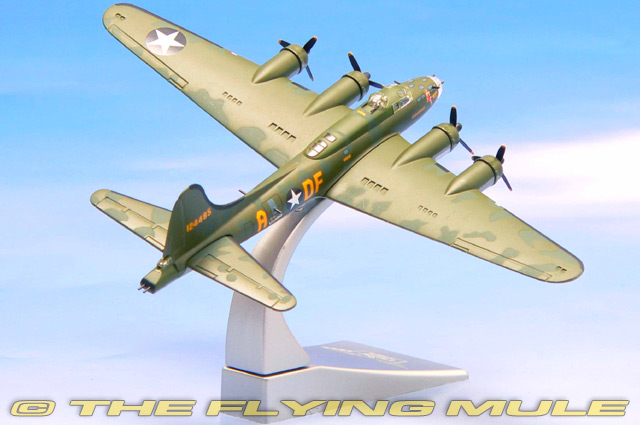 Corgi AA31104 - B-17 Flying Fortress Diecast Model