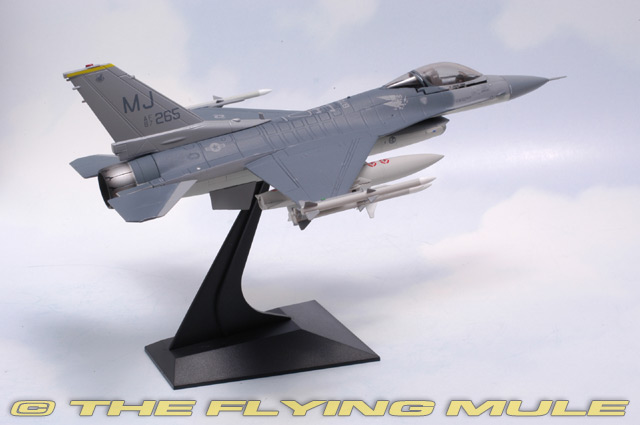 Dragon Models 50005 - F-16 Fighting Falcon Diecast Model